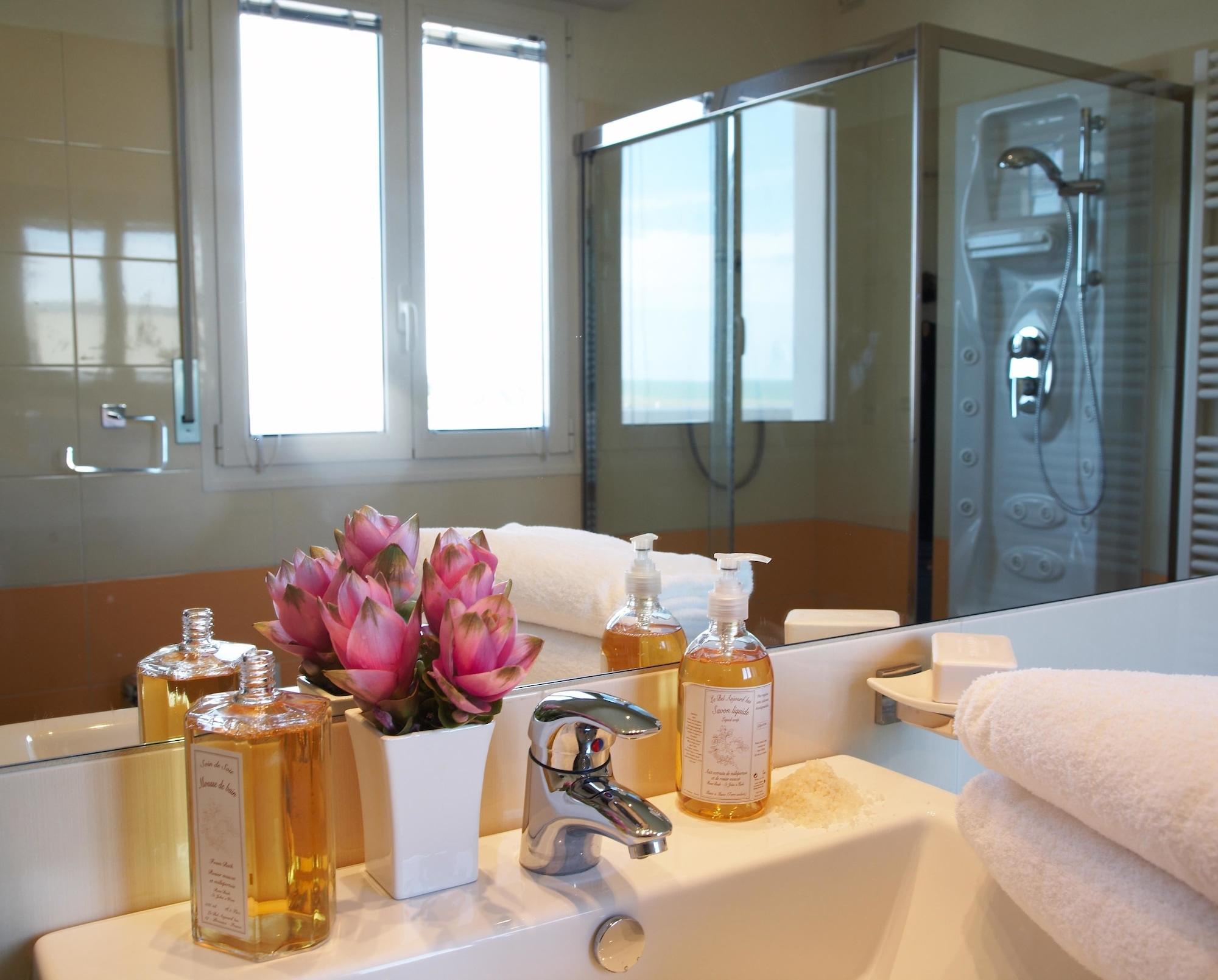 Noha Suite Hotel Riccione Zewnętrze zdjęcie
