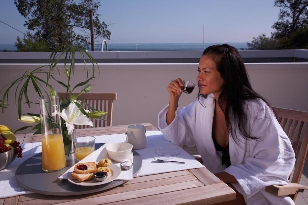 Noha Suite Hotel Riccione Zewnętrze zdjęcie